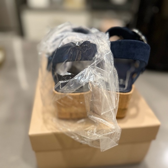 Donald J. Pliner Rolli Platform Silver Buckle Crocodile Leather Sandal, Navy, 6 - Picture 4 of 7